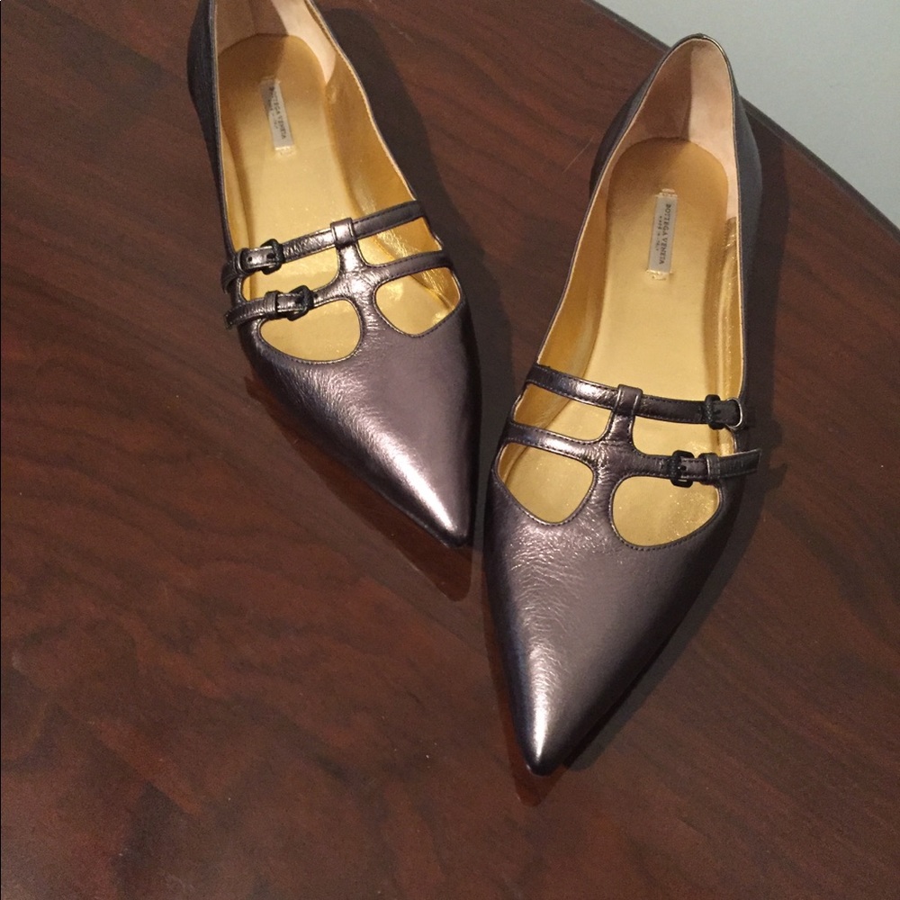 Bottega Veneta Women's Pointy Toe Flats S41